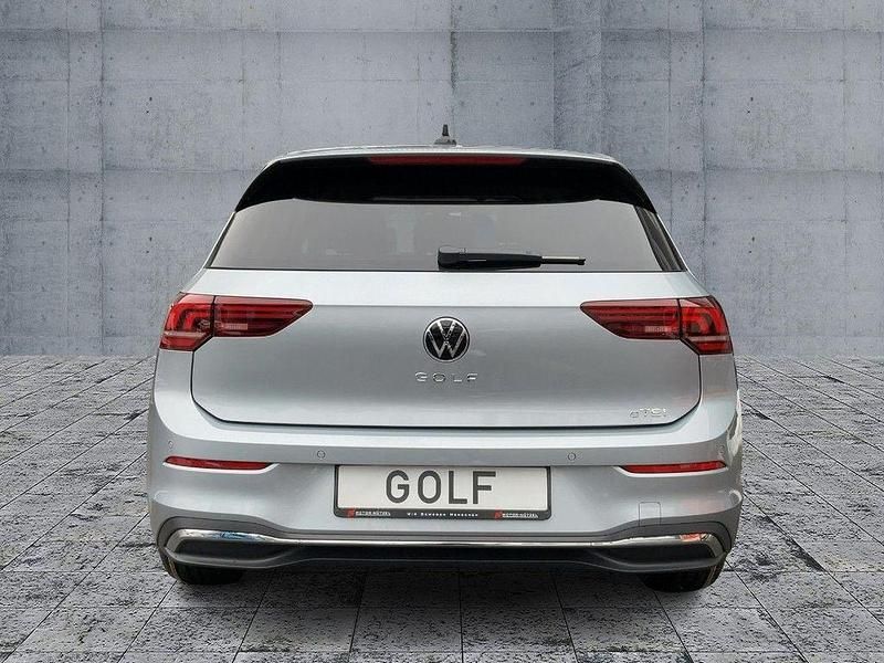 Gebraucht VW Golf VIII Style 150 PS (110 kW) 2026 Silber Limousine