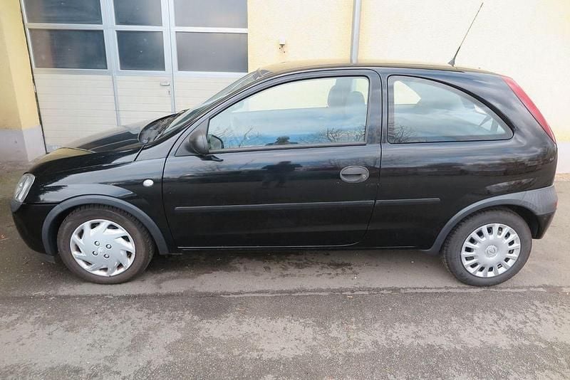 Second-hand Opel Corsa Comfort 58 CP (42 kW) 2001 Negru Hatchback