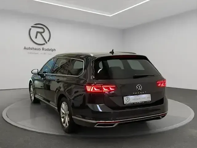 Gebraucht VW Passat Elegance 150 PS (110 kW) 2023 Mangangrau metallic (metallic) Kombi