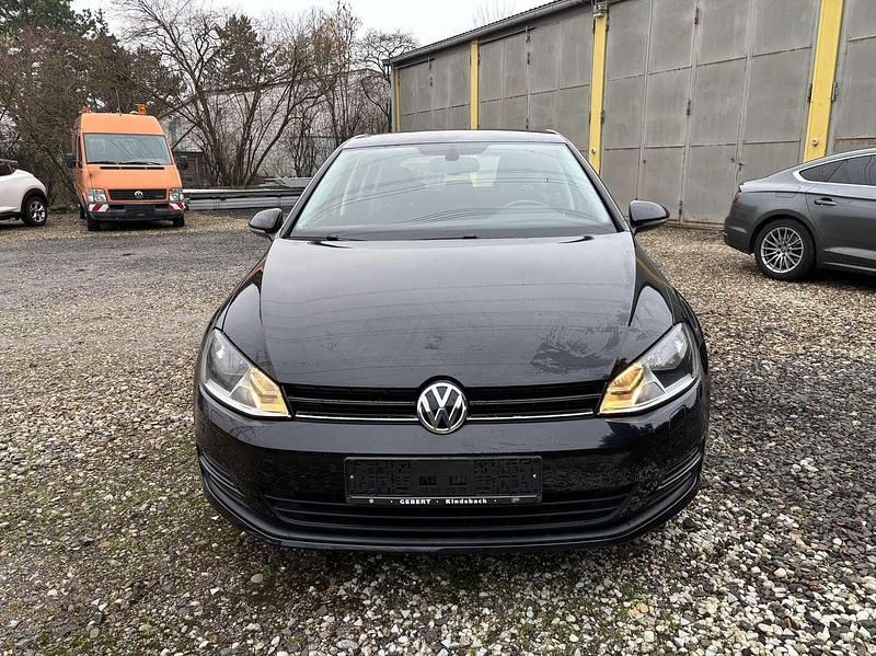 Gebraucht VW Golf VII Trendline 86 PS (63 kW) 2016 Deep black perleffekt Kleinwagen