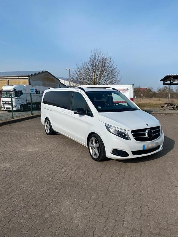 Gebraucht Mercedes V250 190 PS (139 kW) 2019 Weiß Van / Kleinbus