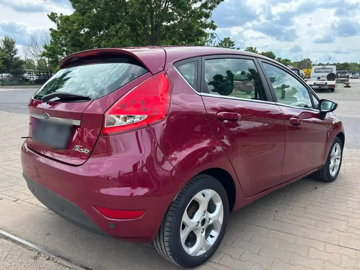 Gebraucht Ford Fiesta Titanium 90 PS (66 kW) 2009 Rot Kleinwagen
