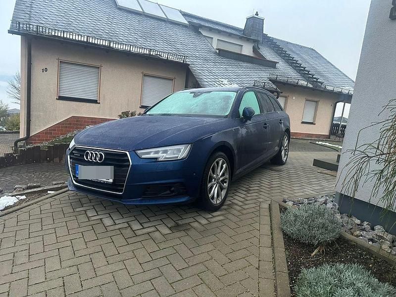 Blau Gebraucht 2017 Audi A4 Sport Limousine | 21.500 € (Teuer) - Bild 1/4