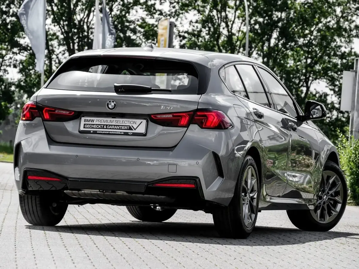 Gebraucht BMW 120 Shadowline 156 PS (114 kW) 2025 Skyscraper grau Kleinwagen
