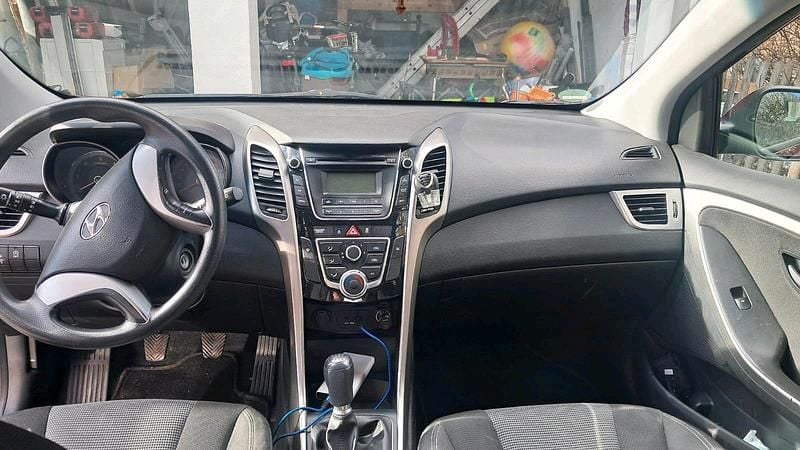 Gebraucht Hyundai i30 110 PS (80 kW) 2015 Rot Kombi