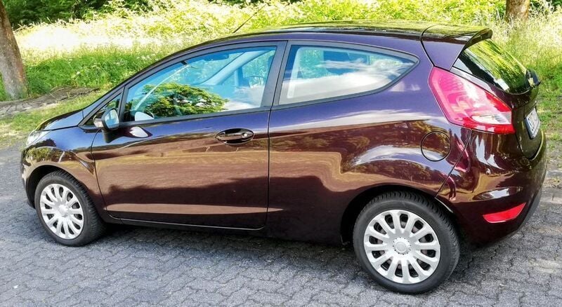 Rot Gebraucht 2010 Ford Fiesta Trend Kleinwagen | 3.950 € (Fairer Preis) - Bild 1/4