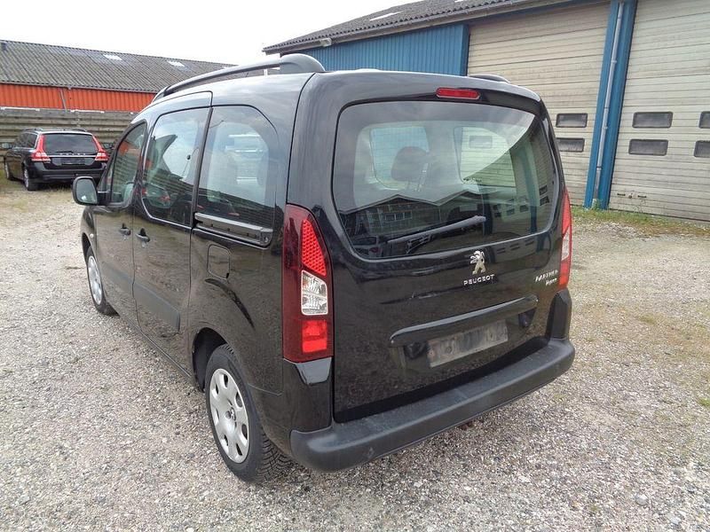 Gebraucht Peugeot Partner Tepee Active 98 PS (72 kW) 2016 Schwarz Van / Kleinbus