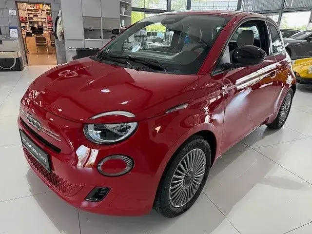 Neu Fiat 500 Icon 65 PS (47 kW) 2026 Rot Kleinwagen