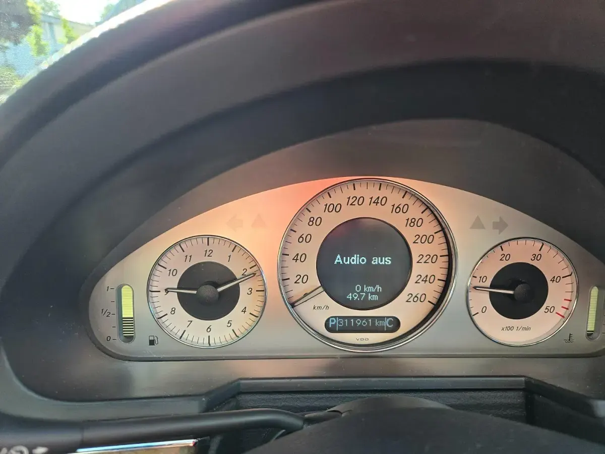 Gebraucht Mercedes E220 Avantgarde 170 PS (125 kW) 2007 Silber Kombi
