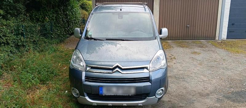 Grau Gebraucht 2011 Citroën Berlingo Van / Kleinbus | 1.700 € (Superpreis) - Bild 1/4