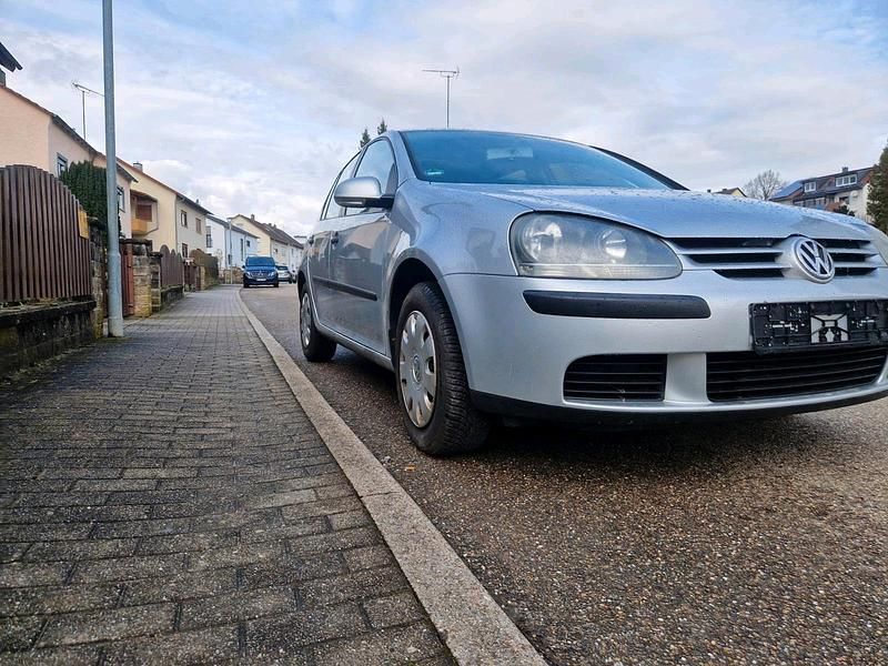 Gebraucht VW Golf V 102 PS (75 kW) 2004 Silber Kleinwagen