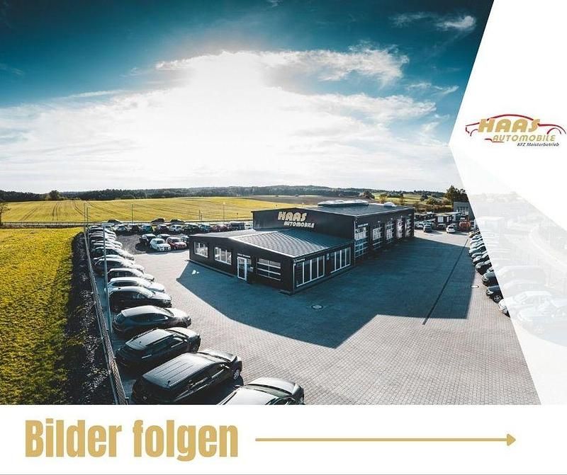 Weiß Gebraucht 2015 VW Golf VII LOUNGE Limousine | 8.390 € (Guter Preis) - Bild 1/1