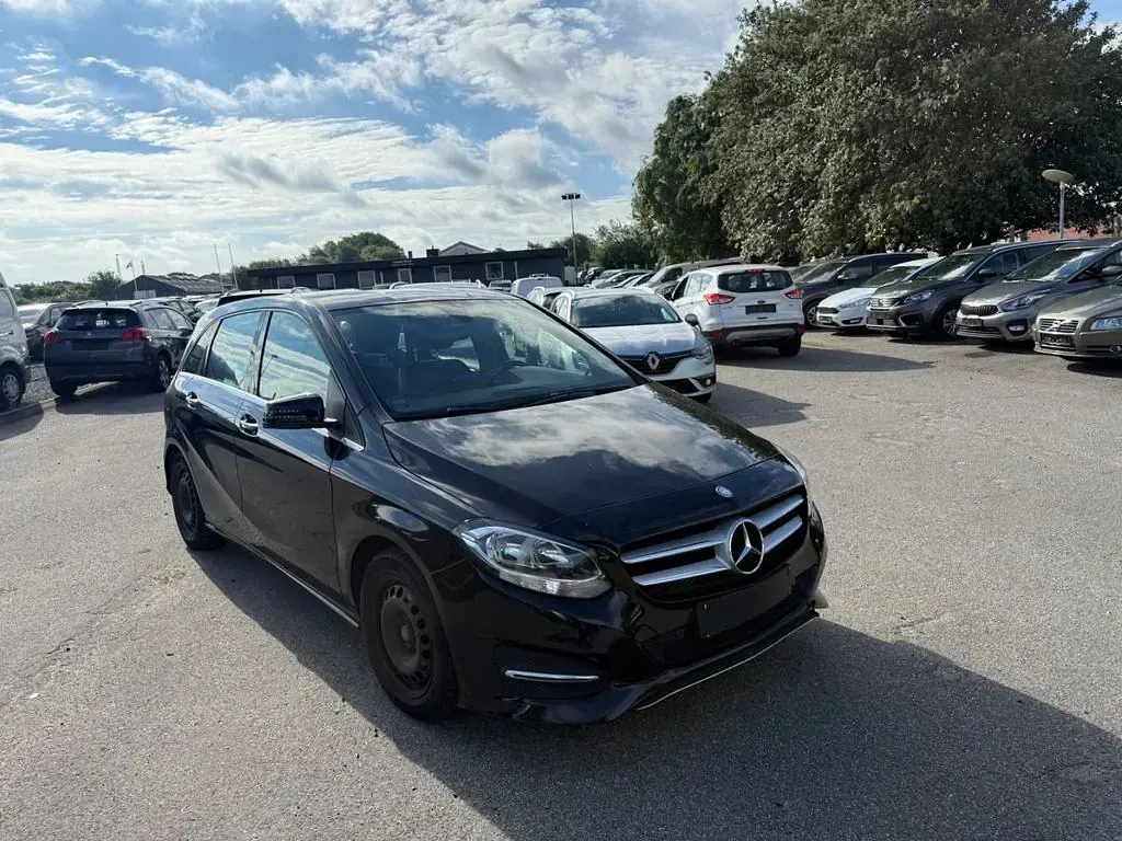 Gebraucht Mercedes B200 156 PS (114 kW) 2016 Schwarz Kleinwagen