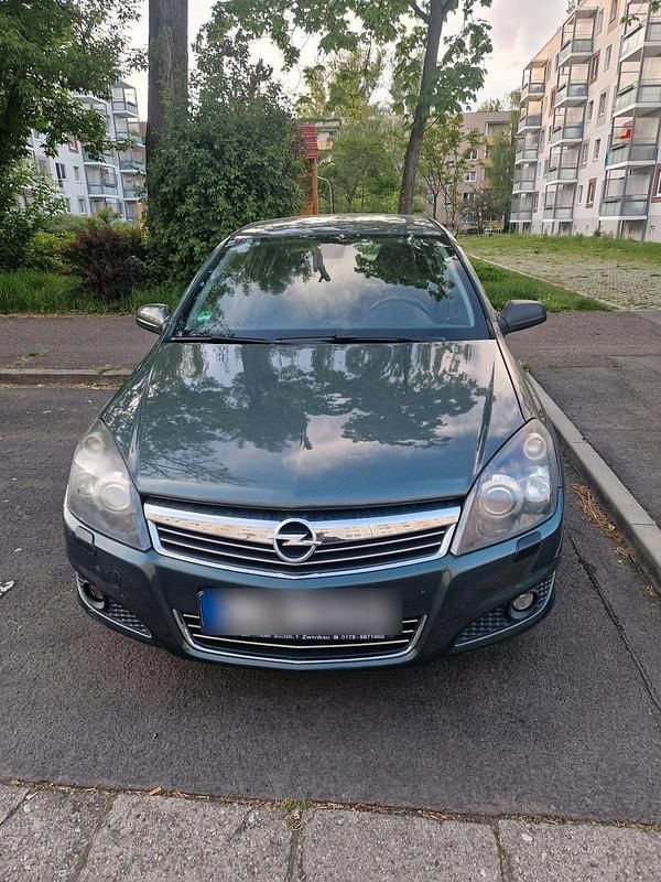 Grün Gebraucht 2010 Opel Astra Kleinwagen | 3.300 € (Superpreis) - Bild 1/4