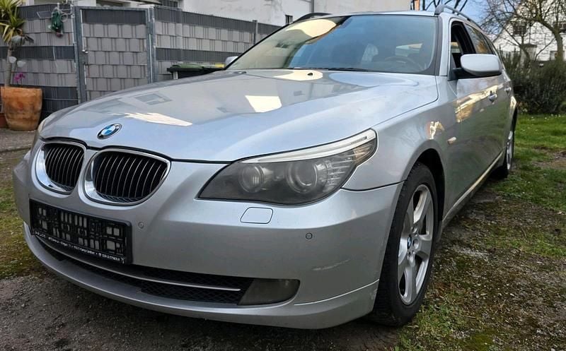 Gebraucht BMW 530 235 PS (172 kW) 2008 Silber Kombi