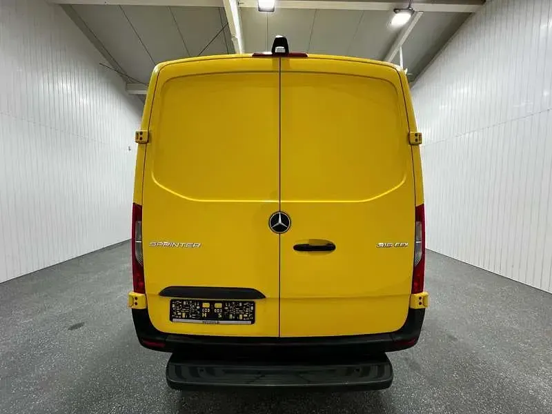 Używany Mercedes Sprinter 163 KM (119 kW) 2020 Żółty Van