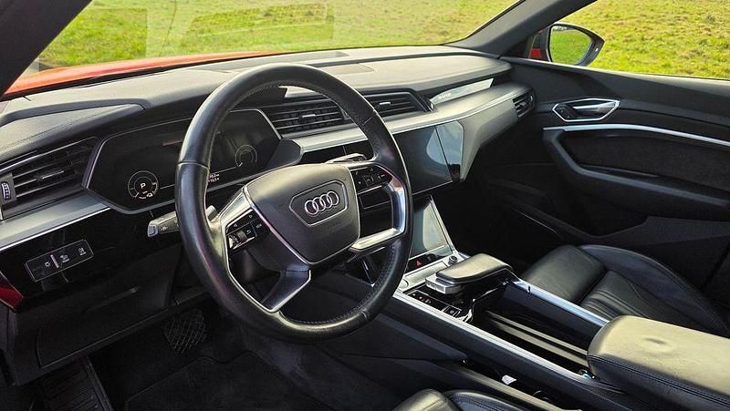 Second-hand Audi e-tron Advanced 300 kW (408 CP) 2018 Roșu SUV