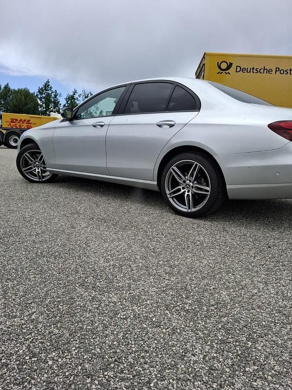 Gebraucht Mercedes E220 Avantgarde 194 PS (142 kW) 2017 Silber Limousine