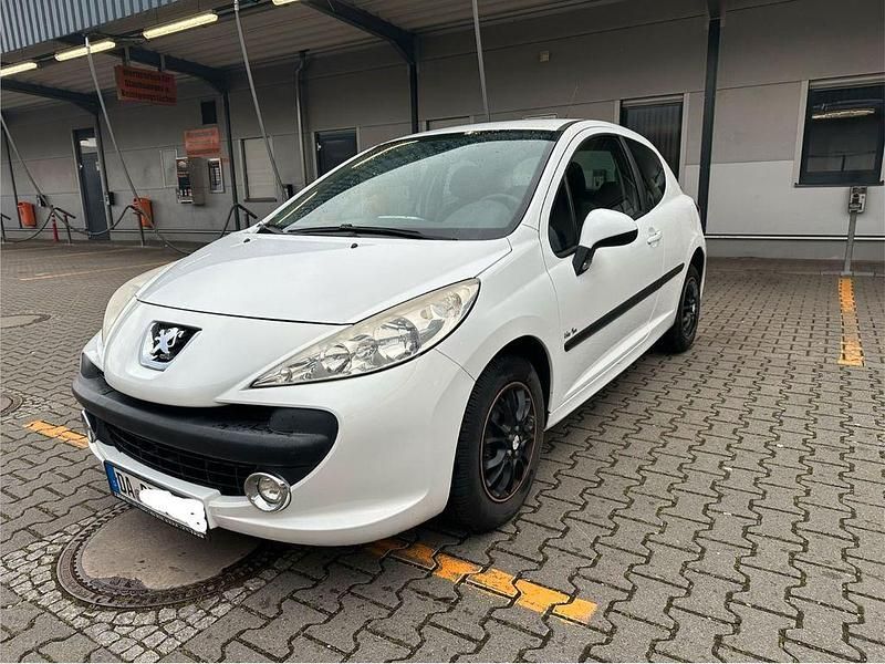 Gebraucht Peugeot 207 Tendance 73 PS (53 kW) 2009 Weiß Limousine