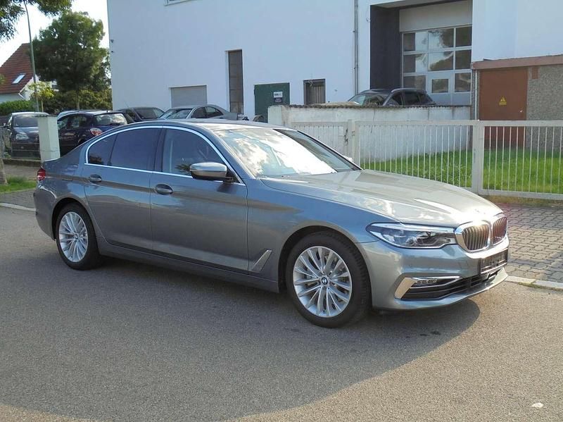Gebraucht BMW 520 Luxury Line 190 PS (139 kW) 2018 Bluestone metallic Limousine