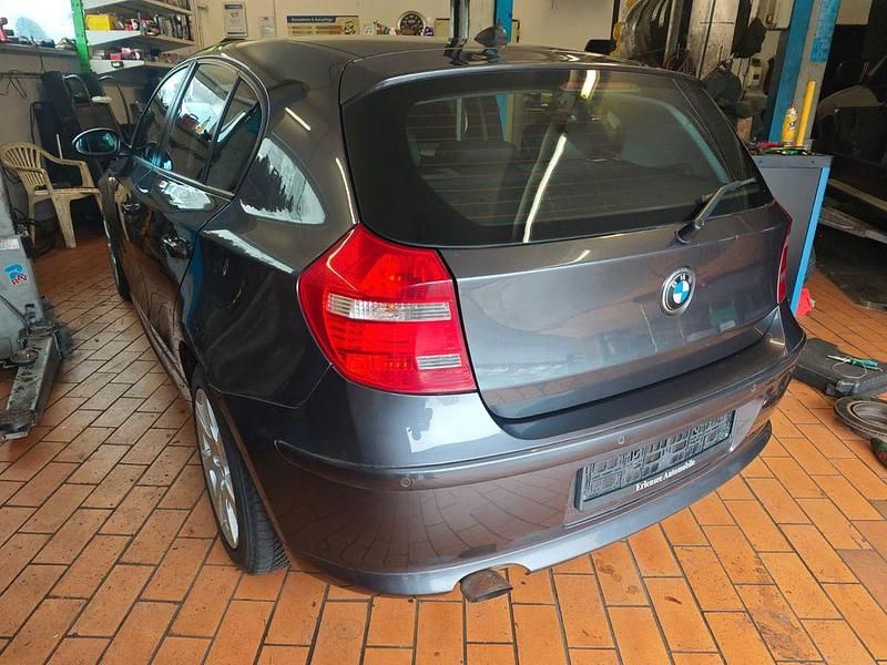 Gebraucht BMW 116 122 PS (89 kW) 2008 Grau Kleinwagen