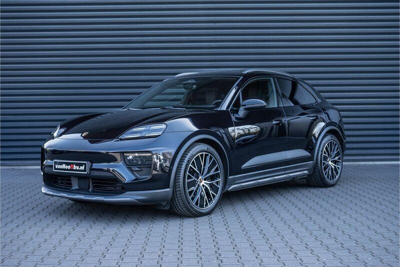 Schwarz Gebraucht 2024 Porsche Macan SUV | 99.825 € (Fairer Preis) - Bild 1/4