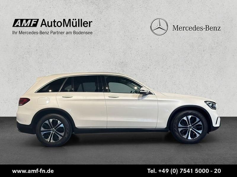 Weiß Gebraucht 2020 Mercedes GLC200 SUV | 35.885 € (Guter Preis) - Bild 1/4
