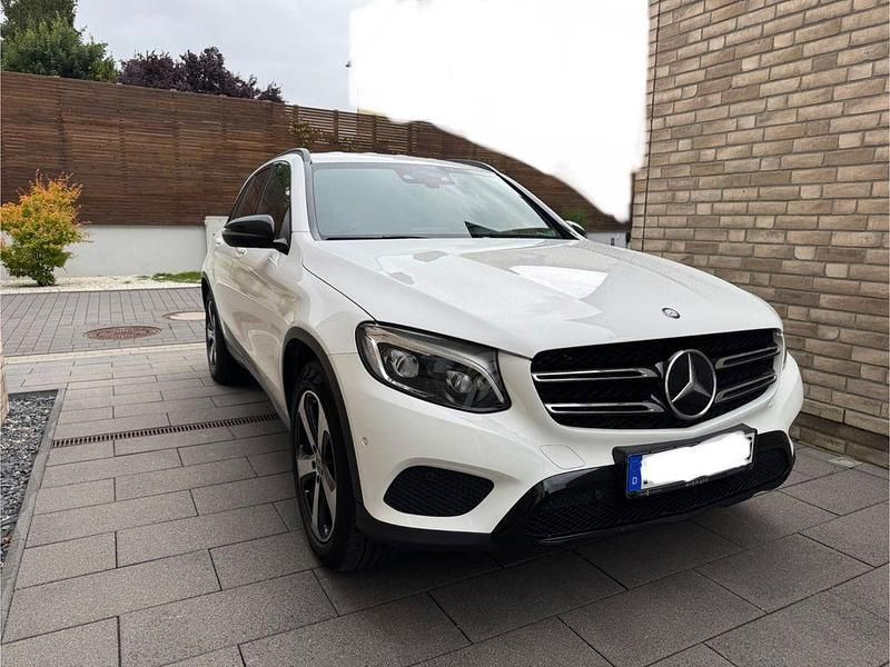 Weiß Gebraucht 2017 Mercedes GLC250 Night SUV | 22.999 € (Superpreis) - Bild 1/4