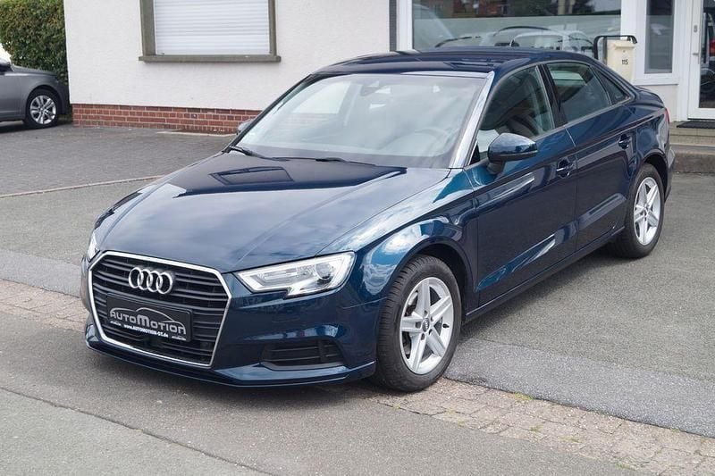 Blau Gebraucht 2018 Audi A3 Sport Limousine | 19.490 € (Fairer Preis) - Bild 1/4
