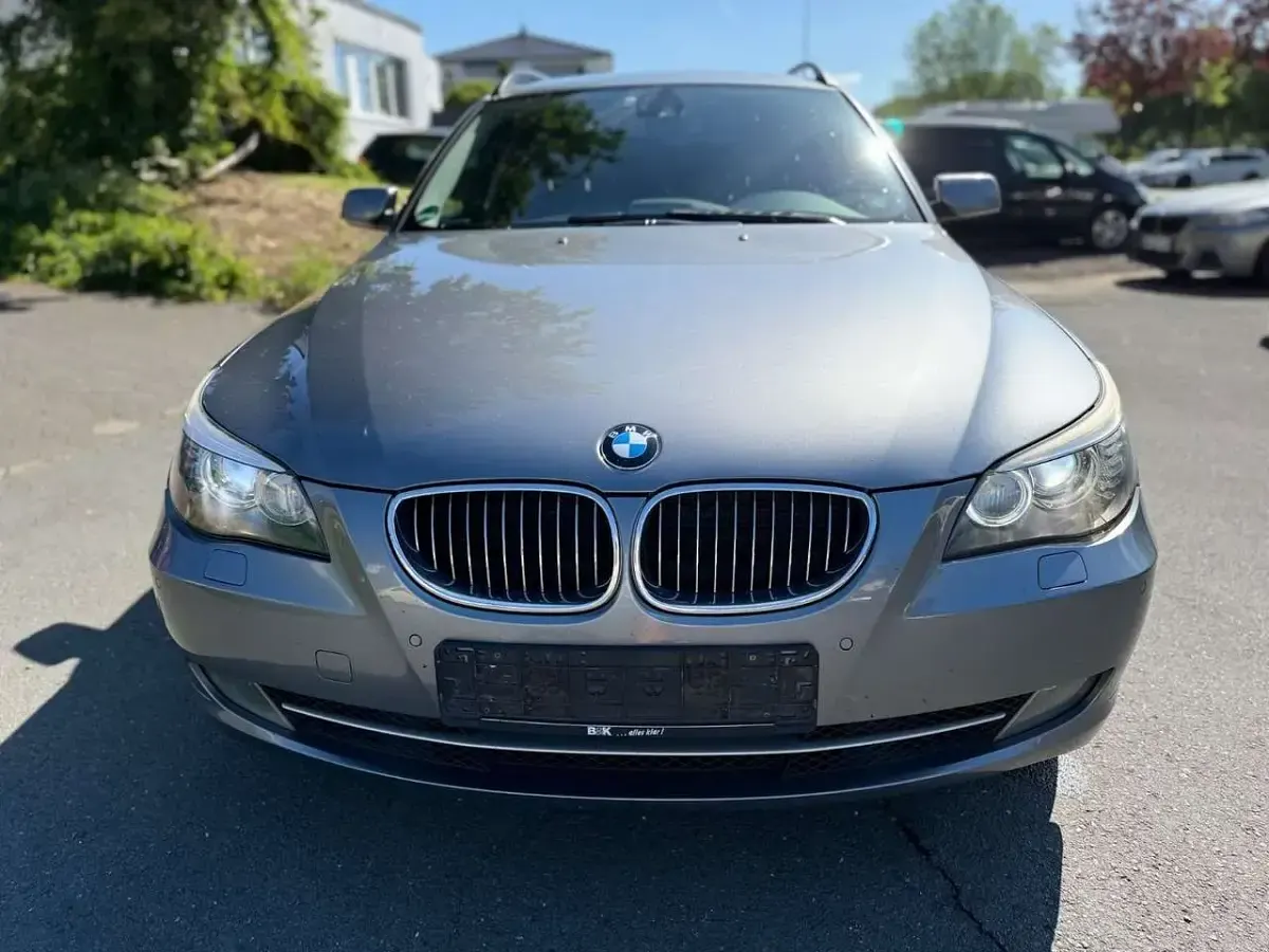 Gebraucht BMW 525 Performance 197 PS (144 kW) 2007 Spacegrau metallic Kombi