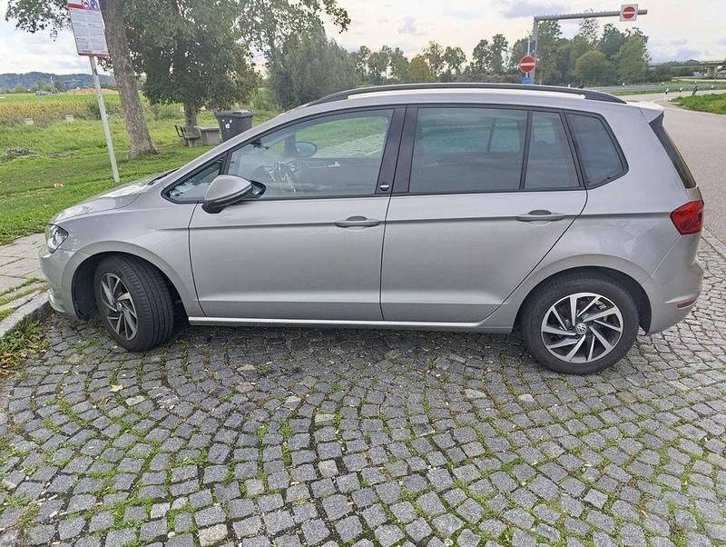 Silber Gebraucht 2017 VW Golf Sportsvan Sound Van / Kleinbus | 9.500 € (Superpreis) - Bild 1/4