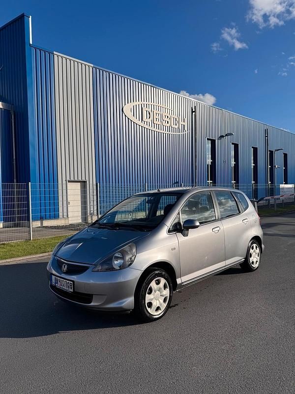Grau Gebraucht 2005 Honda Jazz Kleinwagen | 4.000 € (Teuer) - Bild 1/4