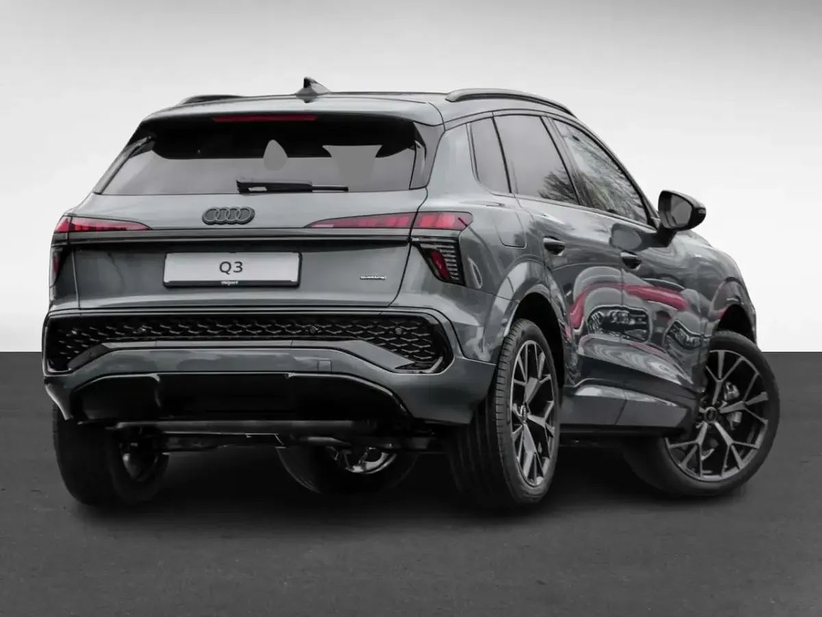 Gebraucht Audi Q3 S-Line 265 PS (194 kW) 2026 Salbeigrün metallic SUV