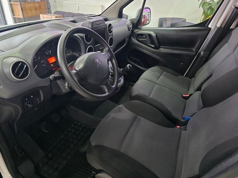 Gebraucht Peugeot Partner Premium 99 PS (72 kW) 2017 Weiß Van / Kleinbus
