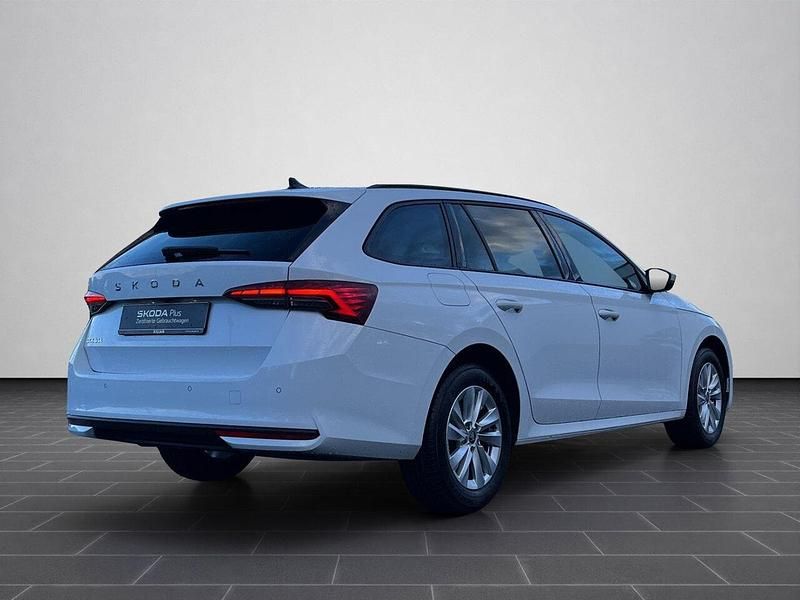 Gebraucht Skoda Octavia Selection 150 PS (110 kW) 2025 Moonweiß perleffekt (metallic) Limousine