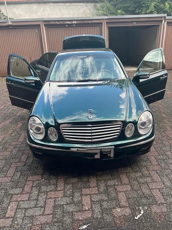 Gebraucht Mercedes E220 150 PS (110 kW) 2005 Grün Limousine
