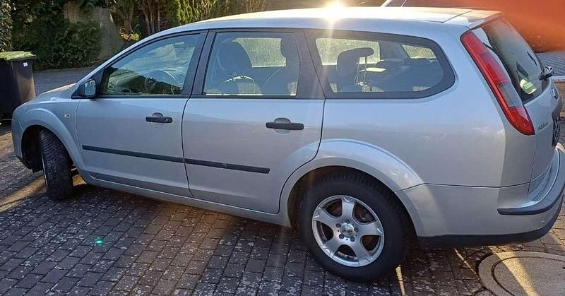 Second-hand Ford Focus Ambiente 109 CP (80 kW) 2006 Gri Break