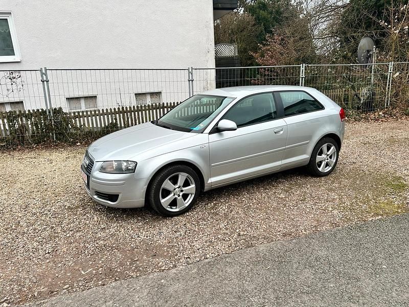 Grau Gebraucht 2006 Audi A3 Kleinwagen | 3.390 € (Fairer Preis) - Bild 1/4
