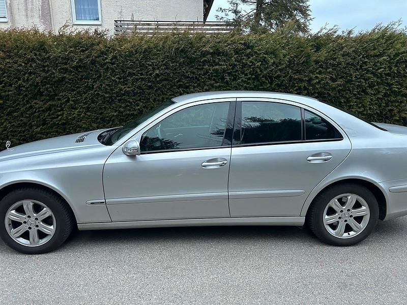 Gebraucht Mercedes E200 162 PS (119 kW) 2005 Silber Limousine