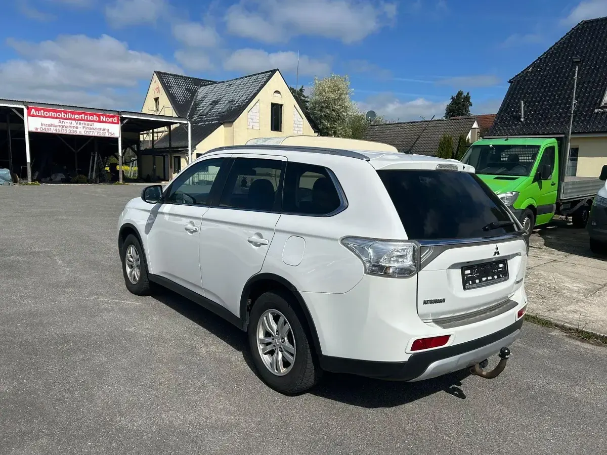 Gebraucht Mitsubishi Outlander Diamant Edition 150 PS (110 kW) 2015 Weiß SUV