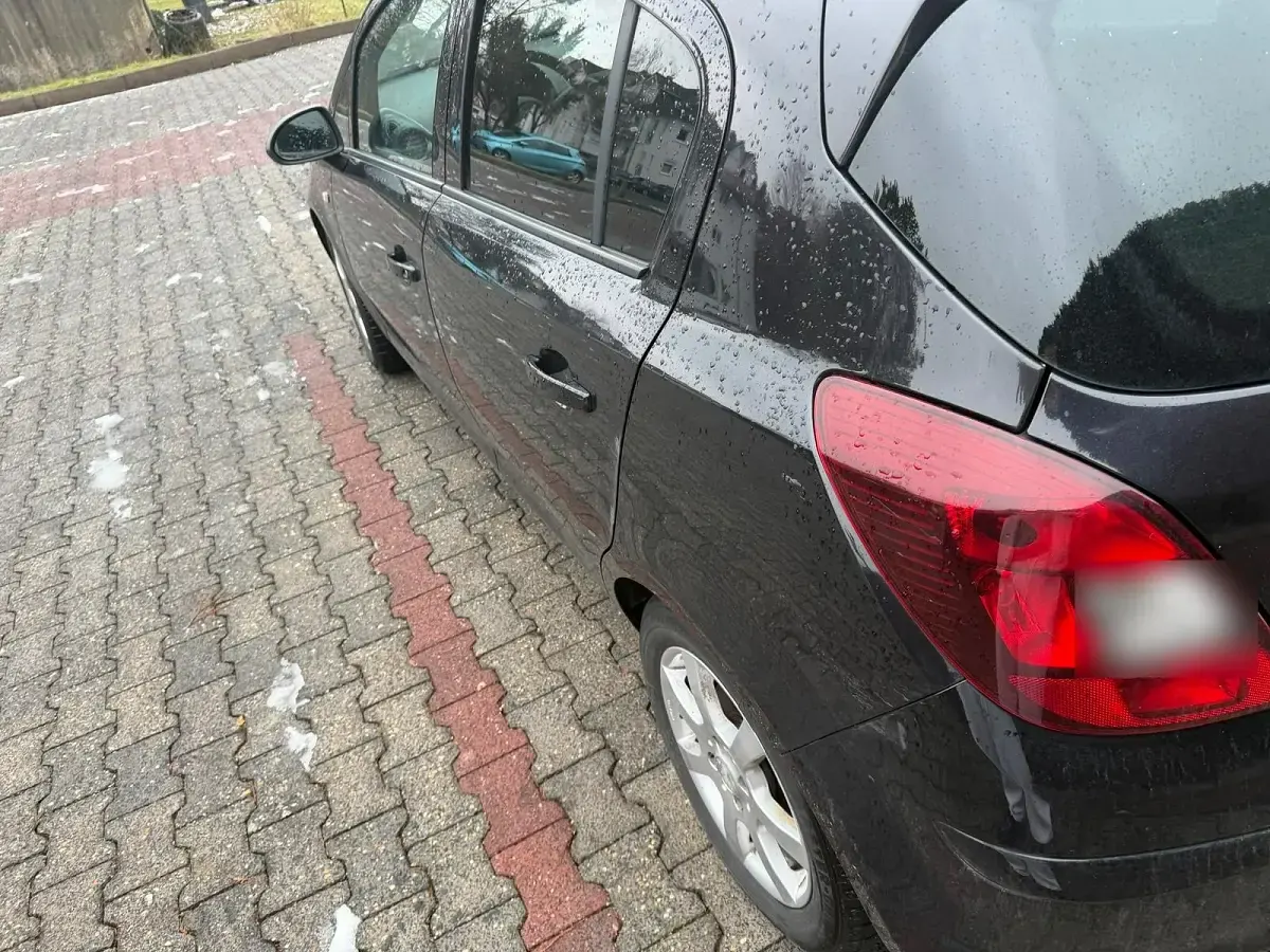 Usata Opel Corsa 90 CV (66 kW) 2010 Nero Utilitaria
