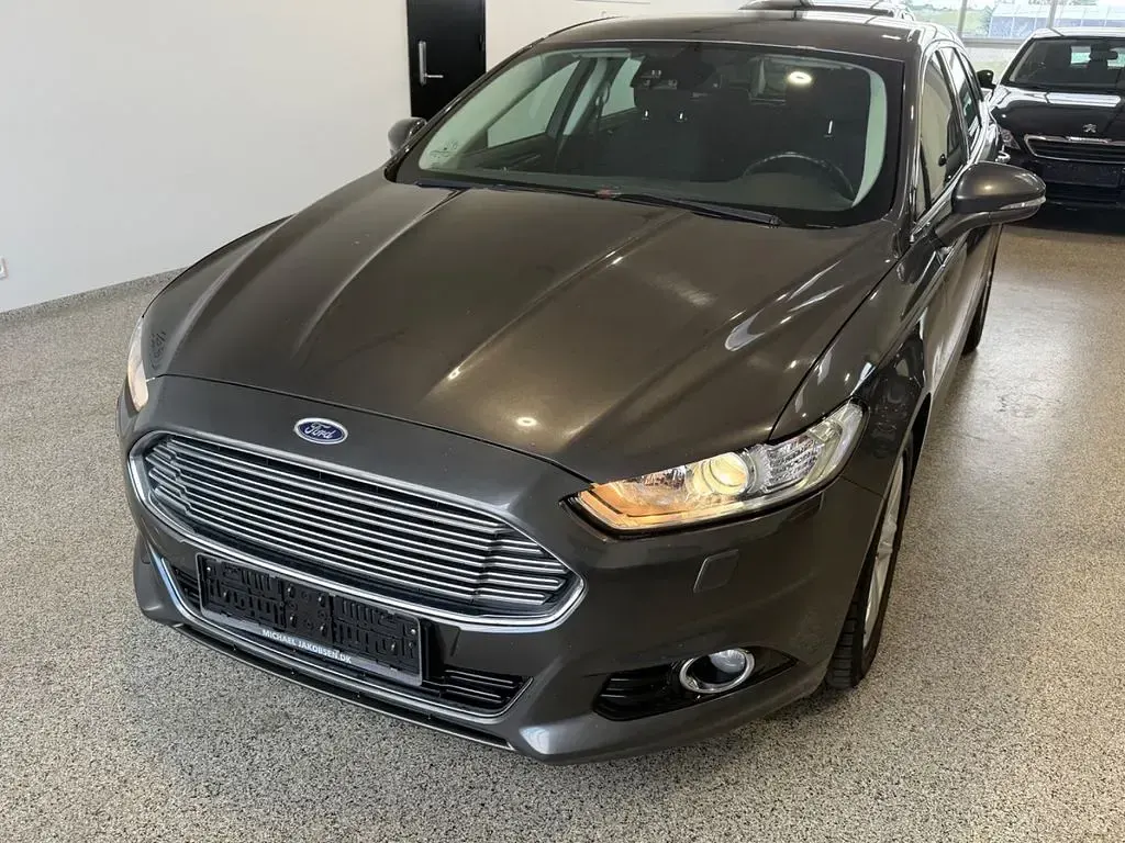 Gebraucht Ford Mondeo Titanium 179 PS (131 kW) 2015 Grau Limousine
