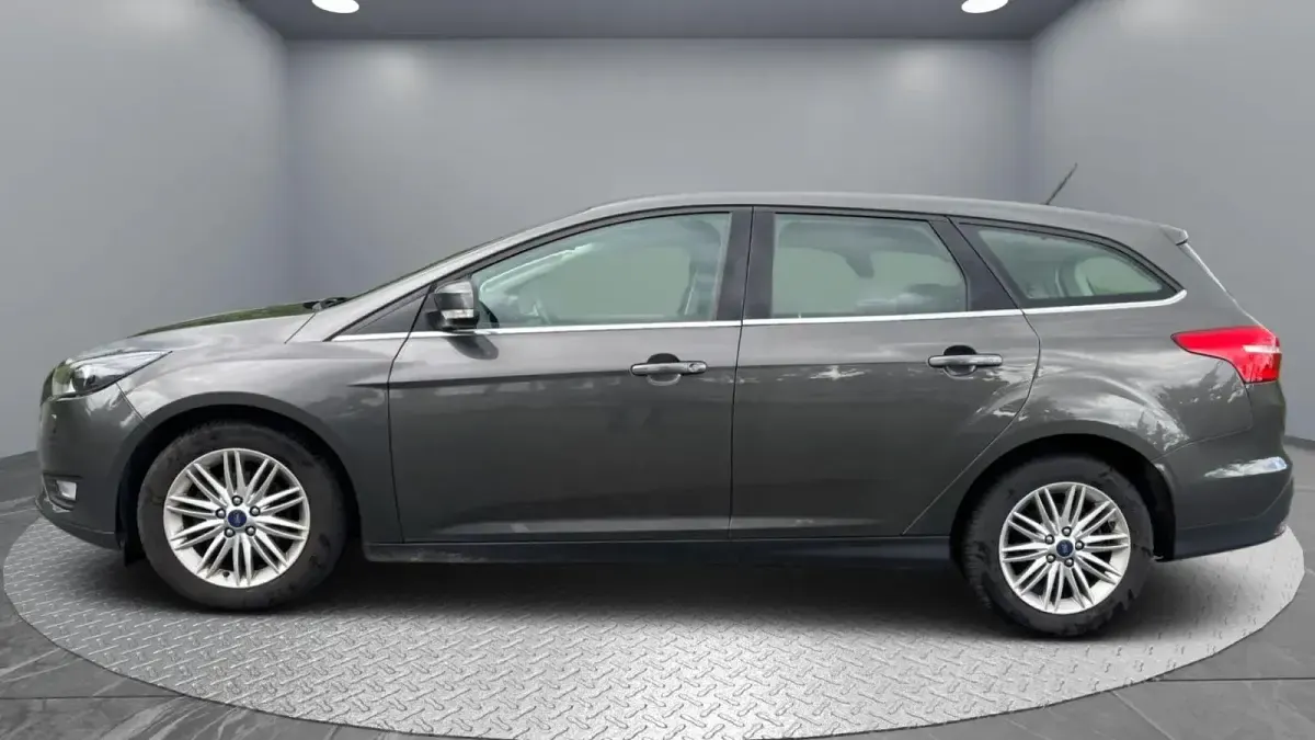 Gebraucht Ford Focus Cool & Connect 125 PS (91 kW) 2018 Grau Kombi