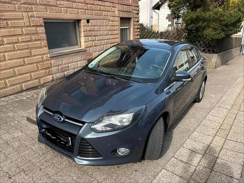 Gebraucht Ford Focus Titanium 120 PS (88 kW) 2014 Blau Limousine