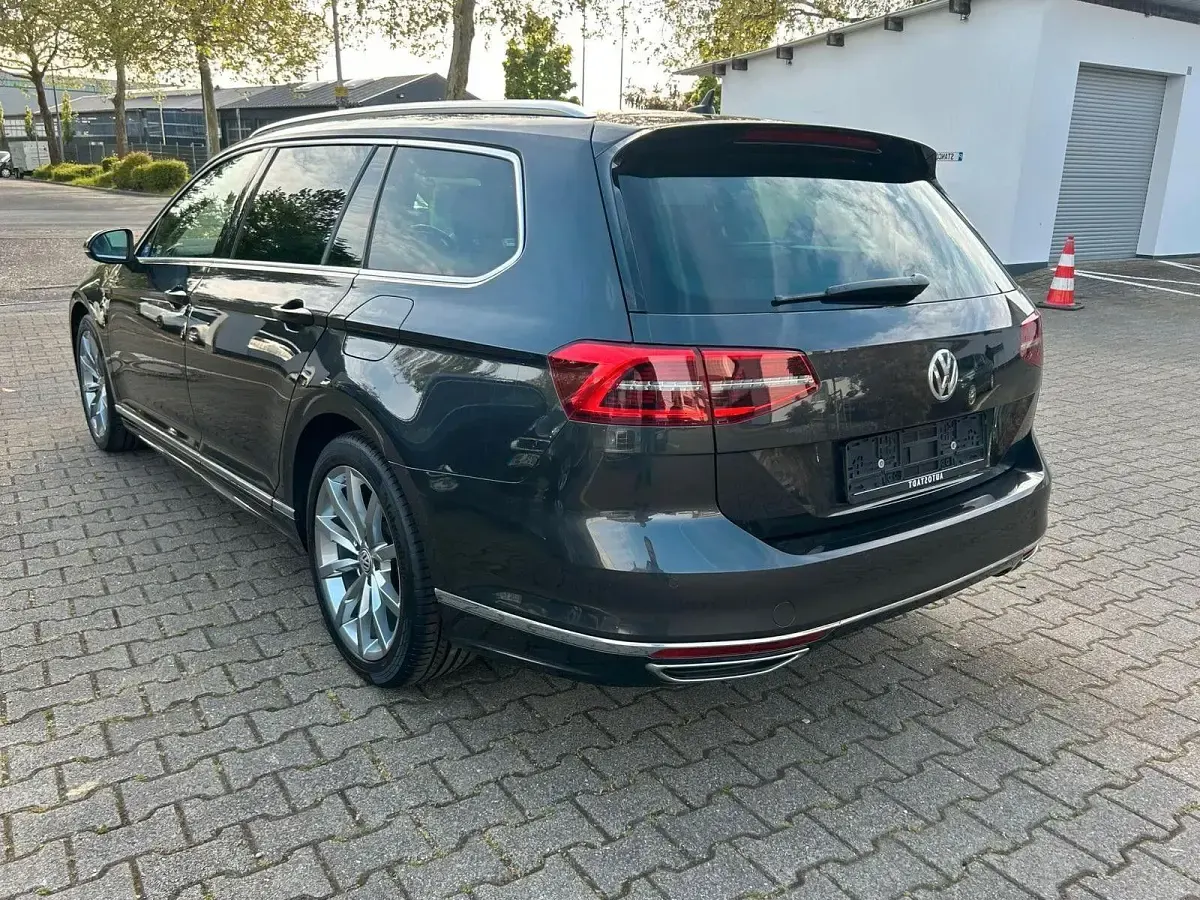 Używany VW Passat Highline 239 KM (175 kW) 2018 Szary Kombi