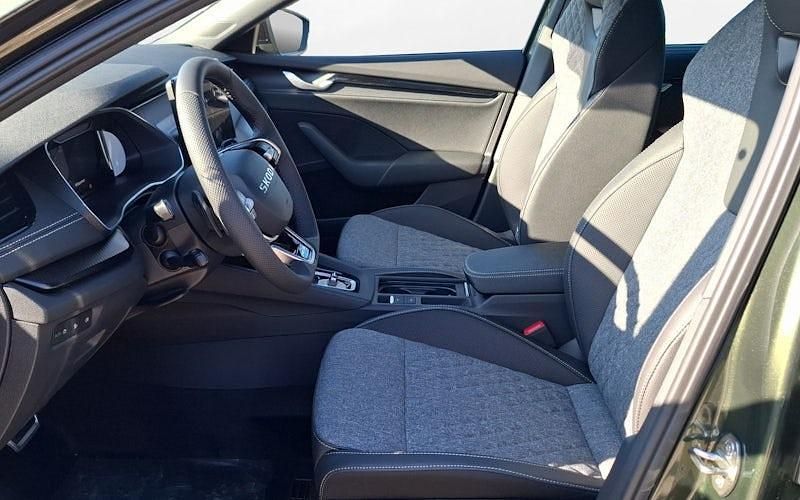 Neu Skoda Octavia SportLine 150 PS (110 kW) 2026 Grün Kombi