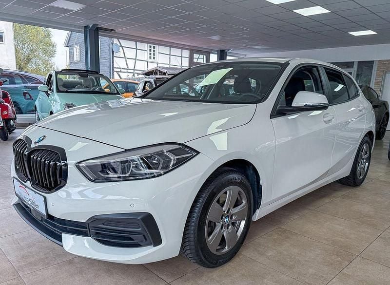 Weiß Gebraucht 2024 BMW 118 Advantage Kleinwagen | 23.999 € (Guter Preis) - Bild 1/4