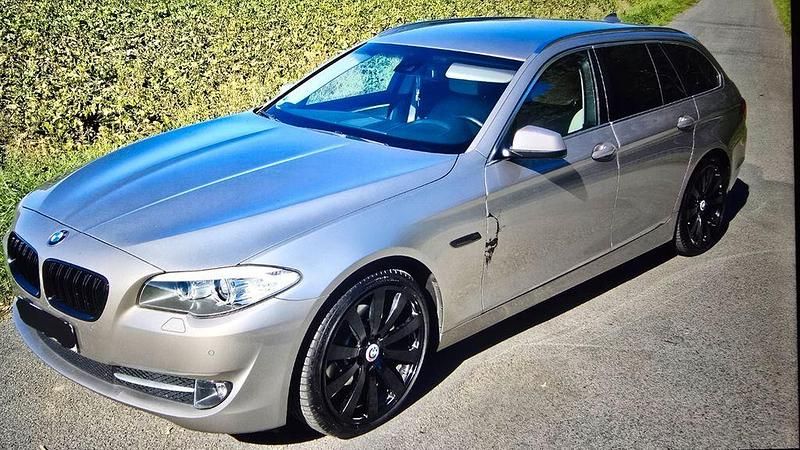 Silber Gebraucht 2010 BMW 523 Kombi | 12.500 € - Bild 1/4