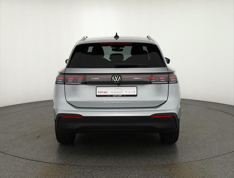 Neu VW Tiguan 150 PS (110 kW) 2025 Silber SUV
