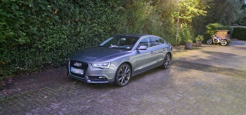 Grau Gebraucht 2015 Audi A5 Sportback Comfort Limousine | 12.500 € (Superpreis) - Bild 1/4